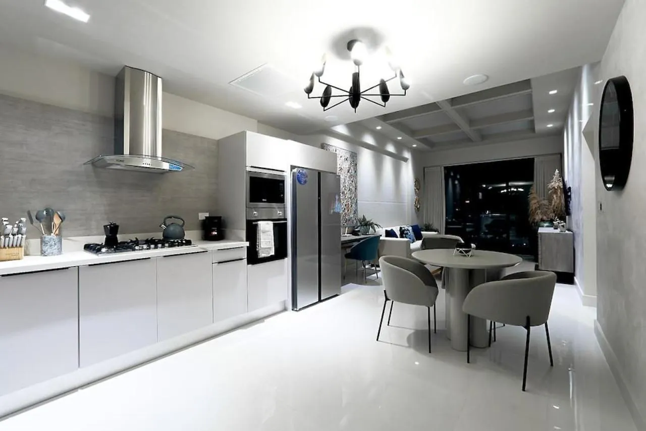 Luxury Centric Upscale Condo Los Prados Apartment