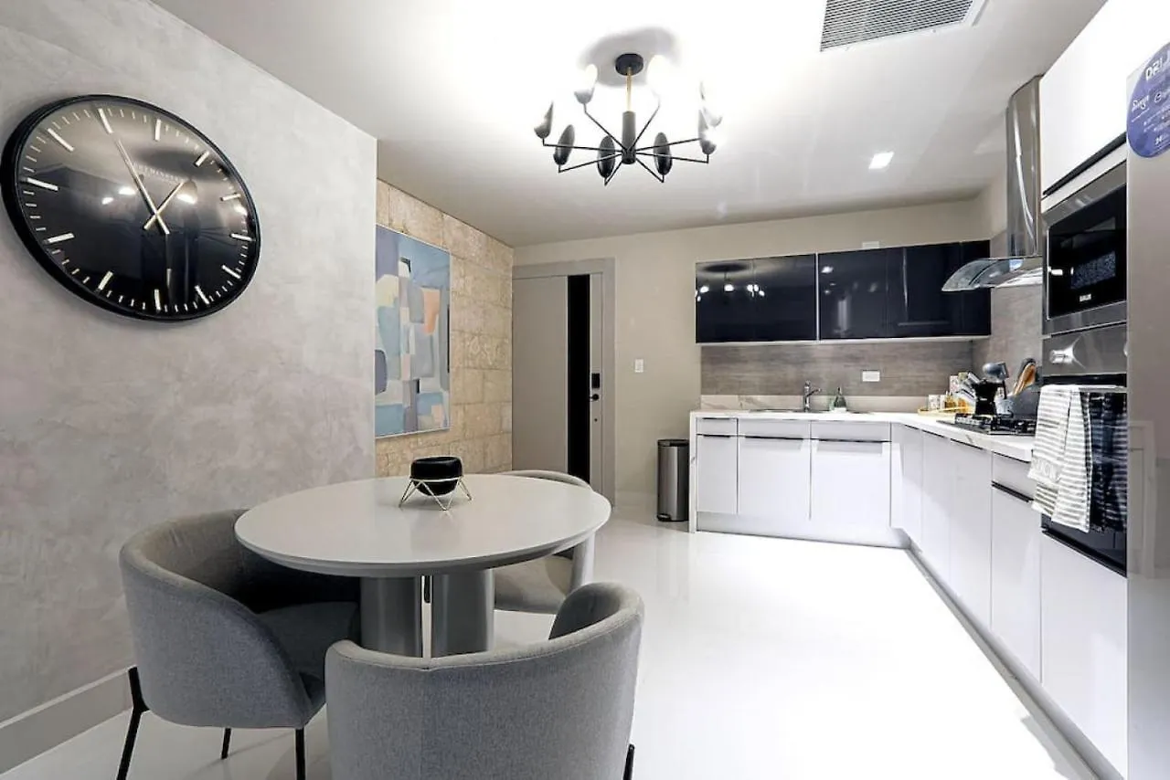 Apartment Luxury Centric Upscale Condo Los Prados